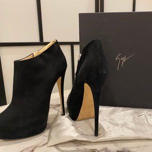 Giuseppe Zanotti Suede Bootie